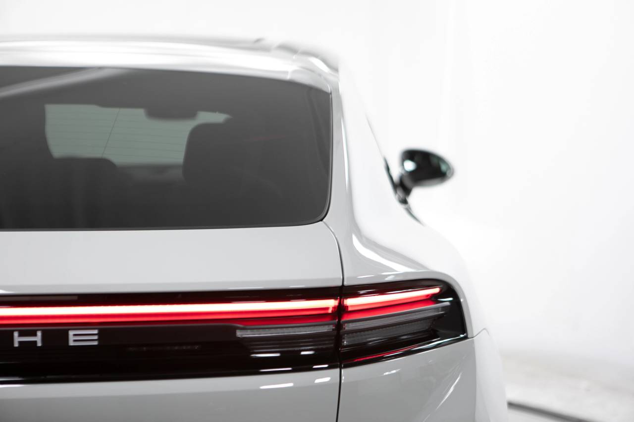 Thumbnail: 2026 Porsche Macan - 18