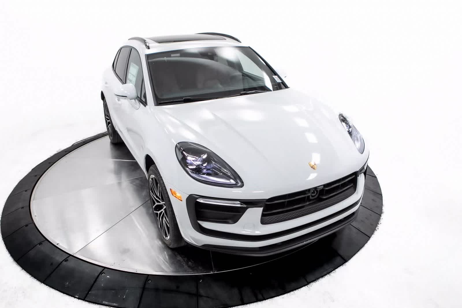 Thumbnail: 2025 Porsche Macan - 38