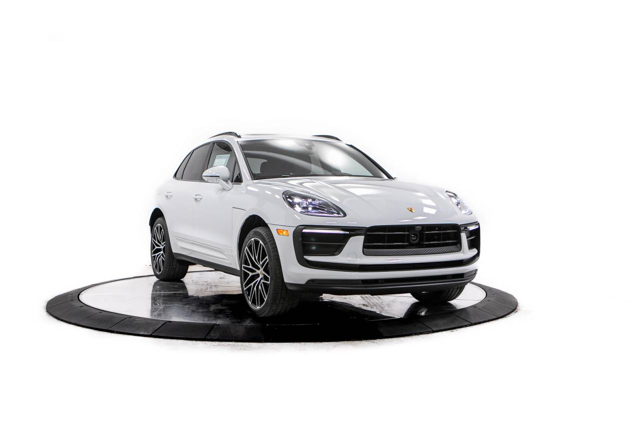 Thumbnail: 2026 Porsche Macan - 9