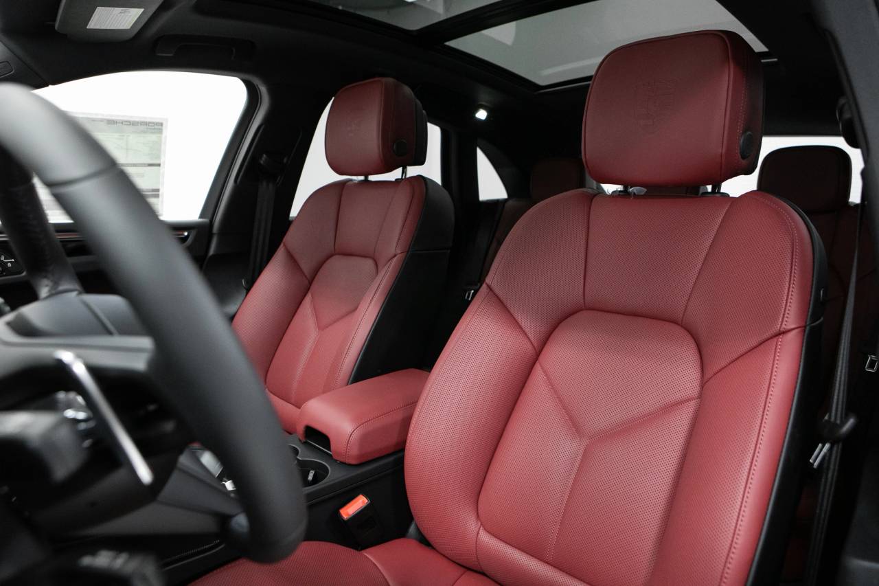 Thumbnail: 2026 Porsche Macan - 5