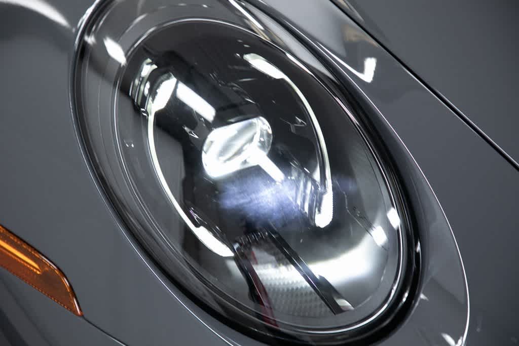 Thumbnail: 2025 Porsche 911 - 30
