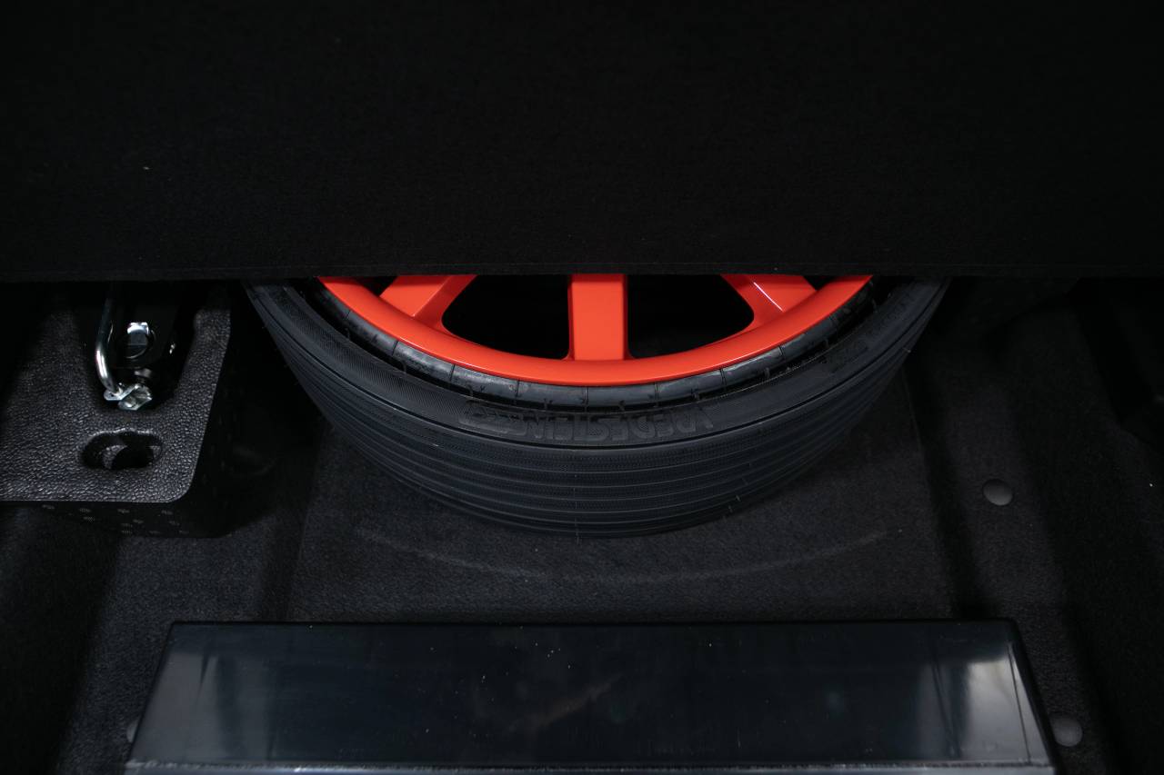 Thumbnail: 2026 Porsche Macan - 38