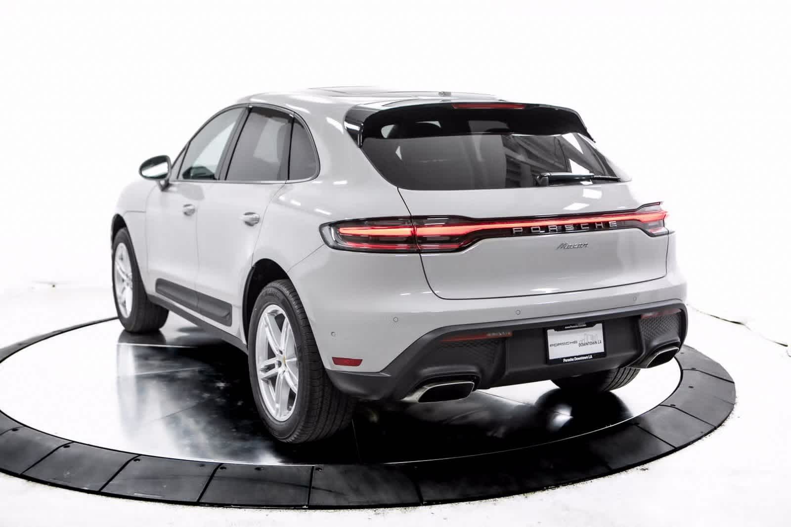 Thumbnail: 2025 Porsche Macan - 3