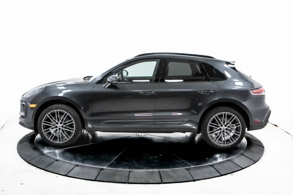 2025 Porsche Macan Base photo 2