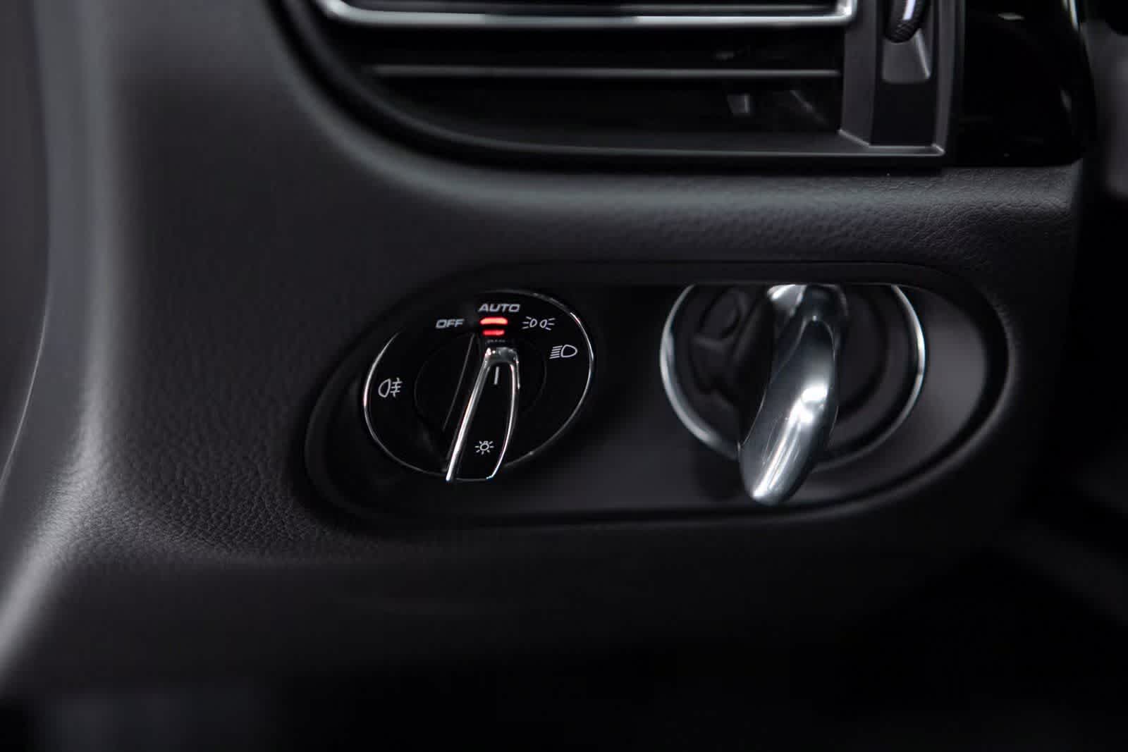 Thumbnail: 2025 Porsche Macan - 21