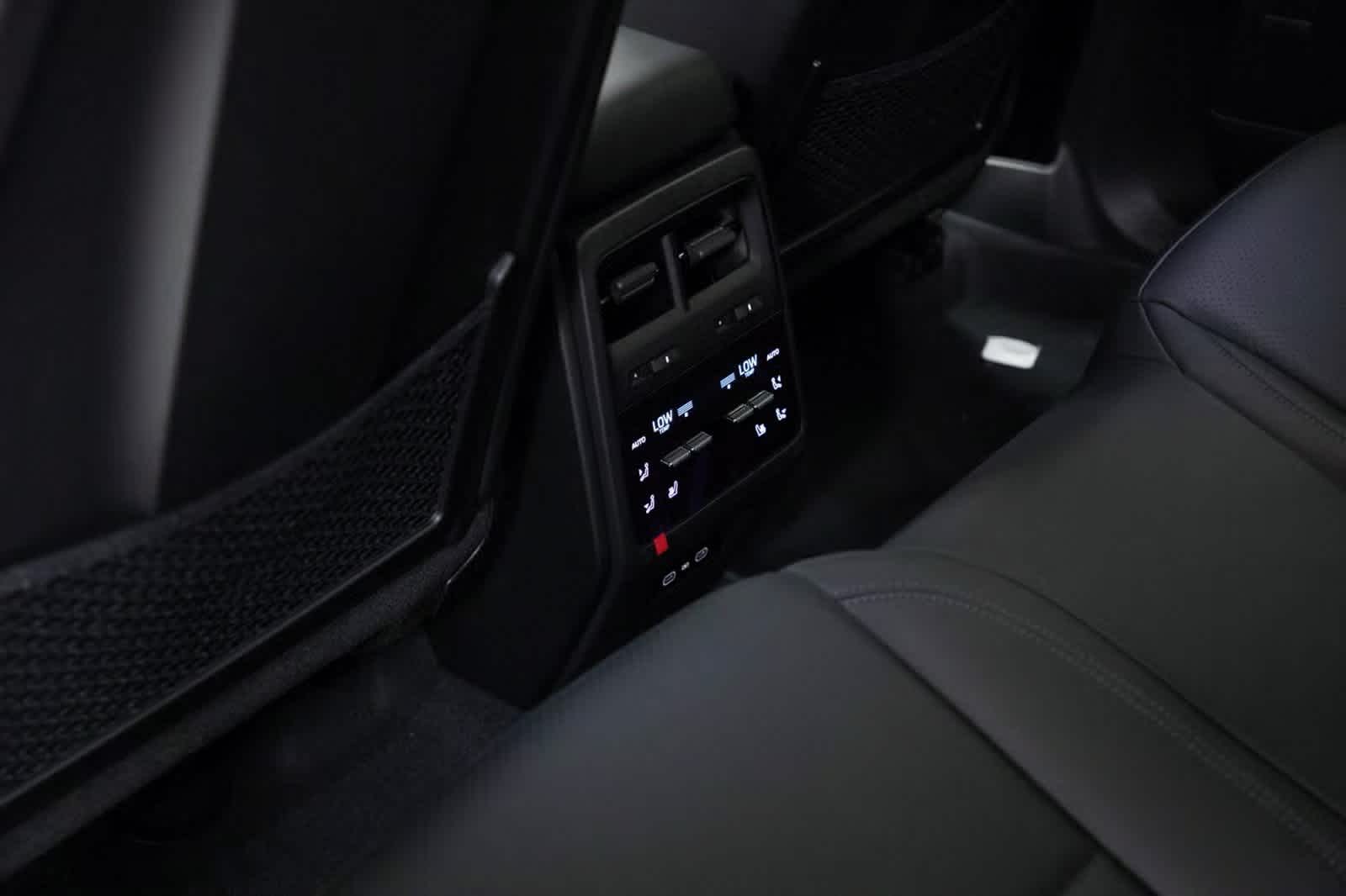 Thumbnail: 2025 Porsche Macan - 27