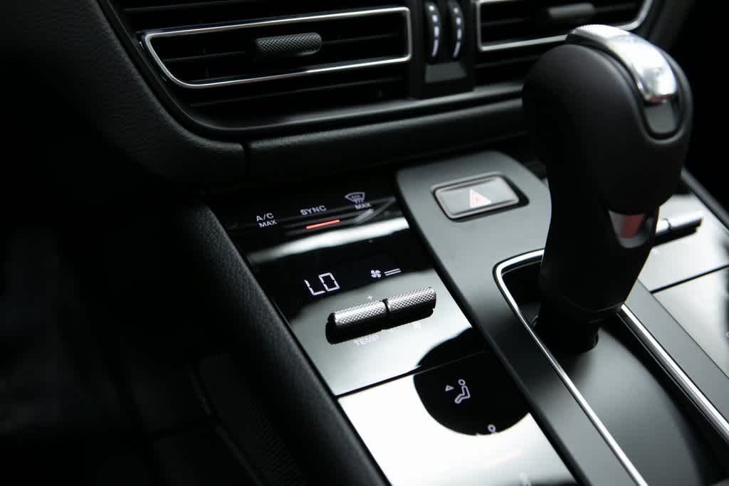 Thumbnail: 2025 Porsche Macan - 27