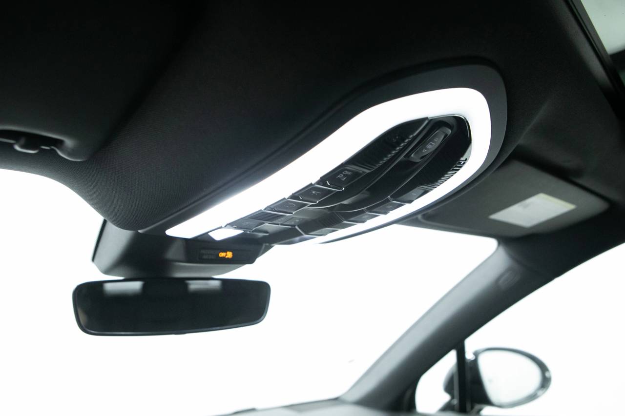 Thumbnail: 2026 Porsche Macan - 30