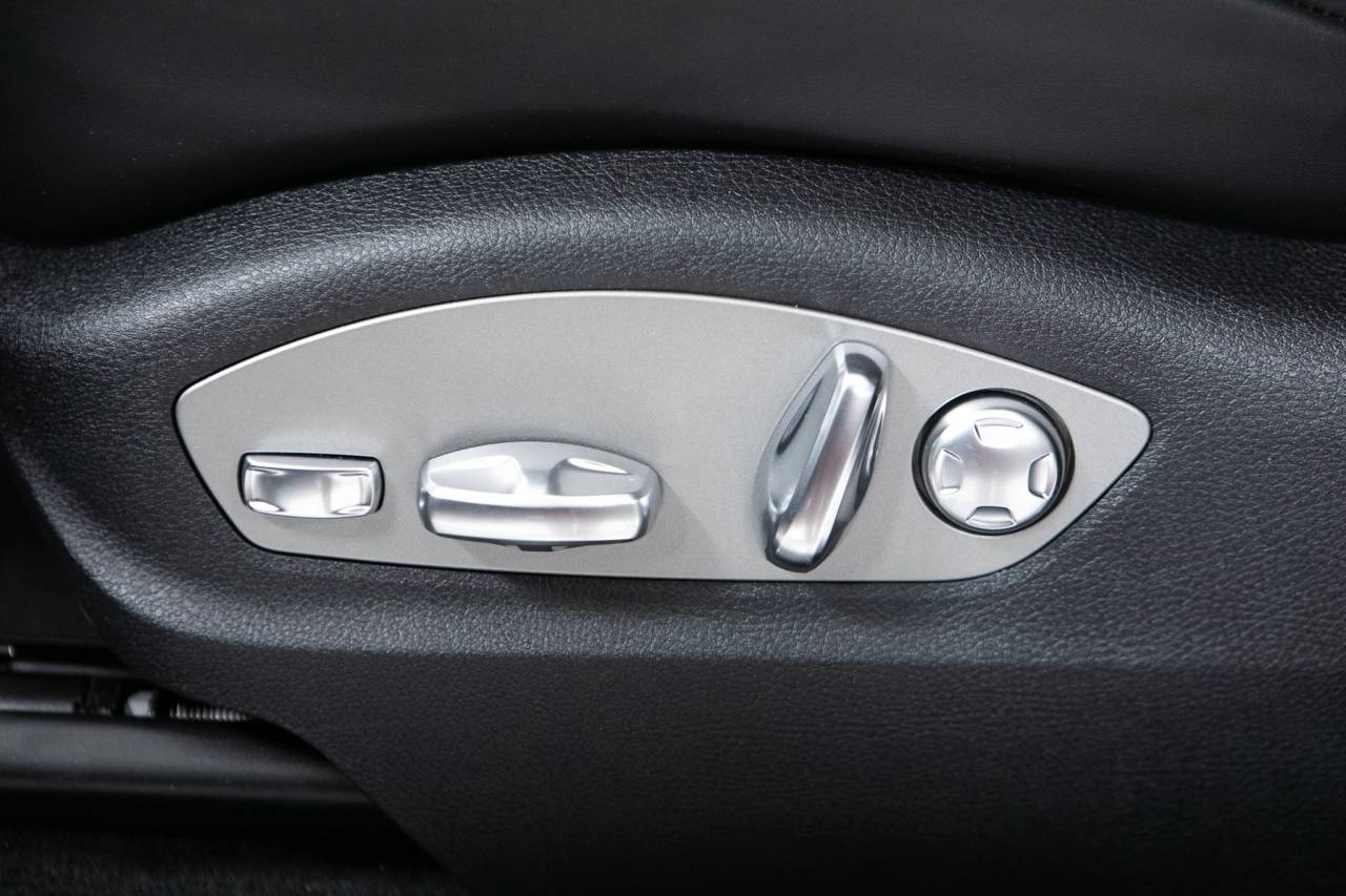 Thumbnail: 2026 Porsche Macan - 24