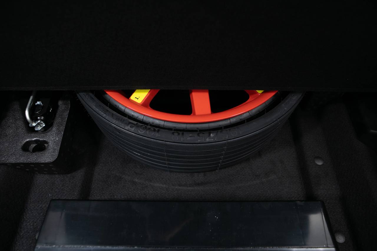 Thumbnail: 2026 Porsche Macan - 38