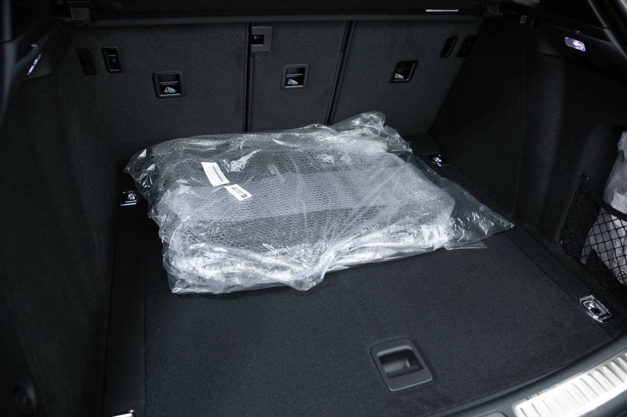 Thumbnail: 2026 Porsche Macan - 38