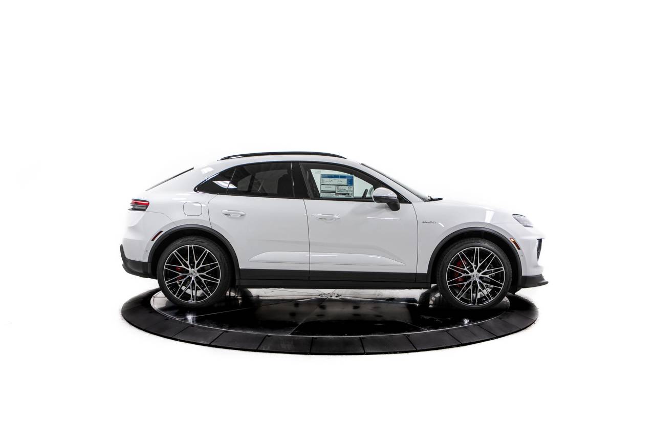 Thumbnail: 2026 Porsche Macan - 8