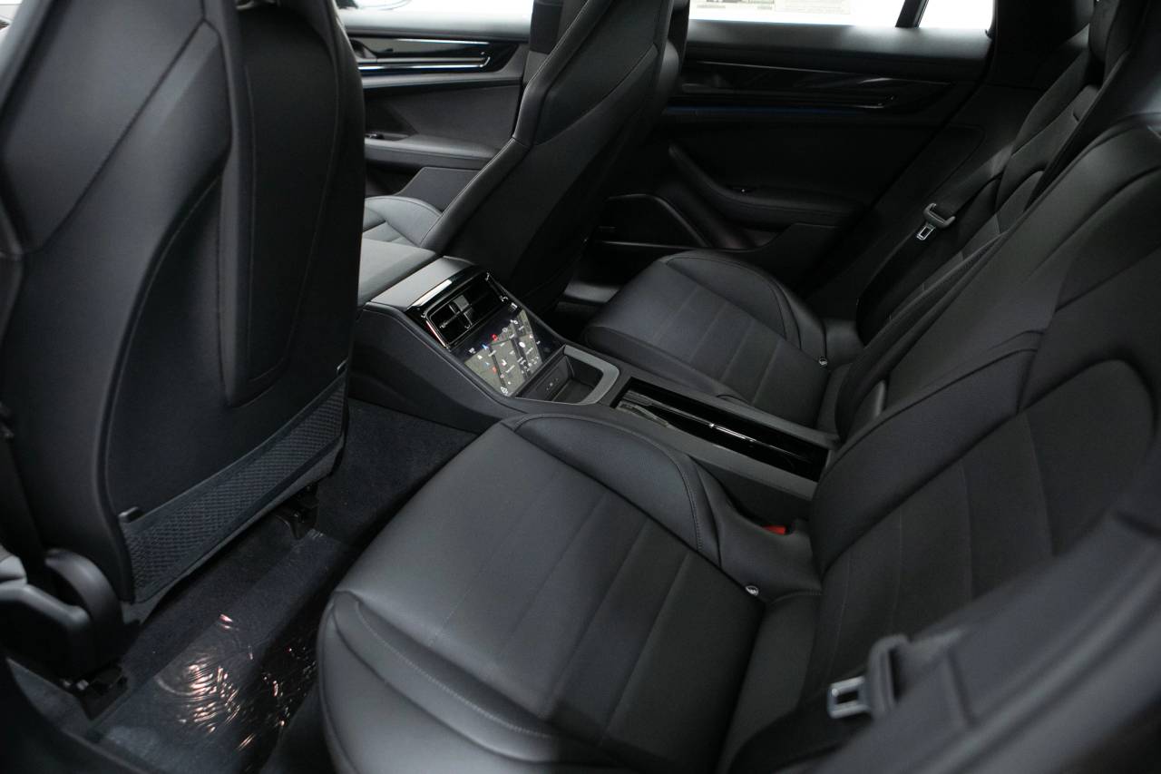 Thumbnail: 2026 Porsche Panamera - 37