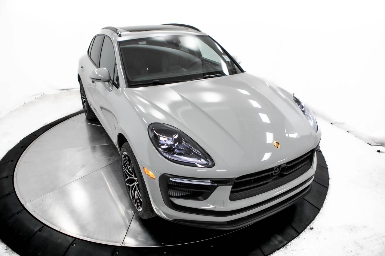 Thumbnail: 2025 Porsche Macan - 21
