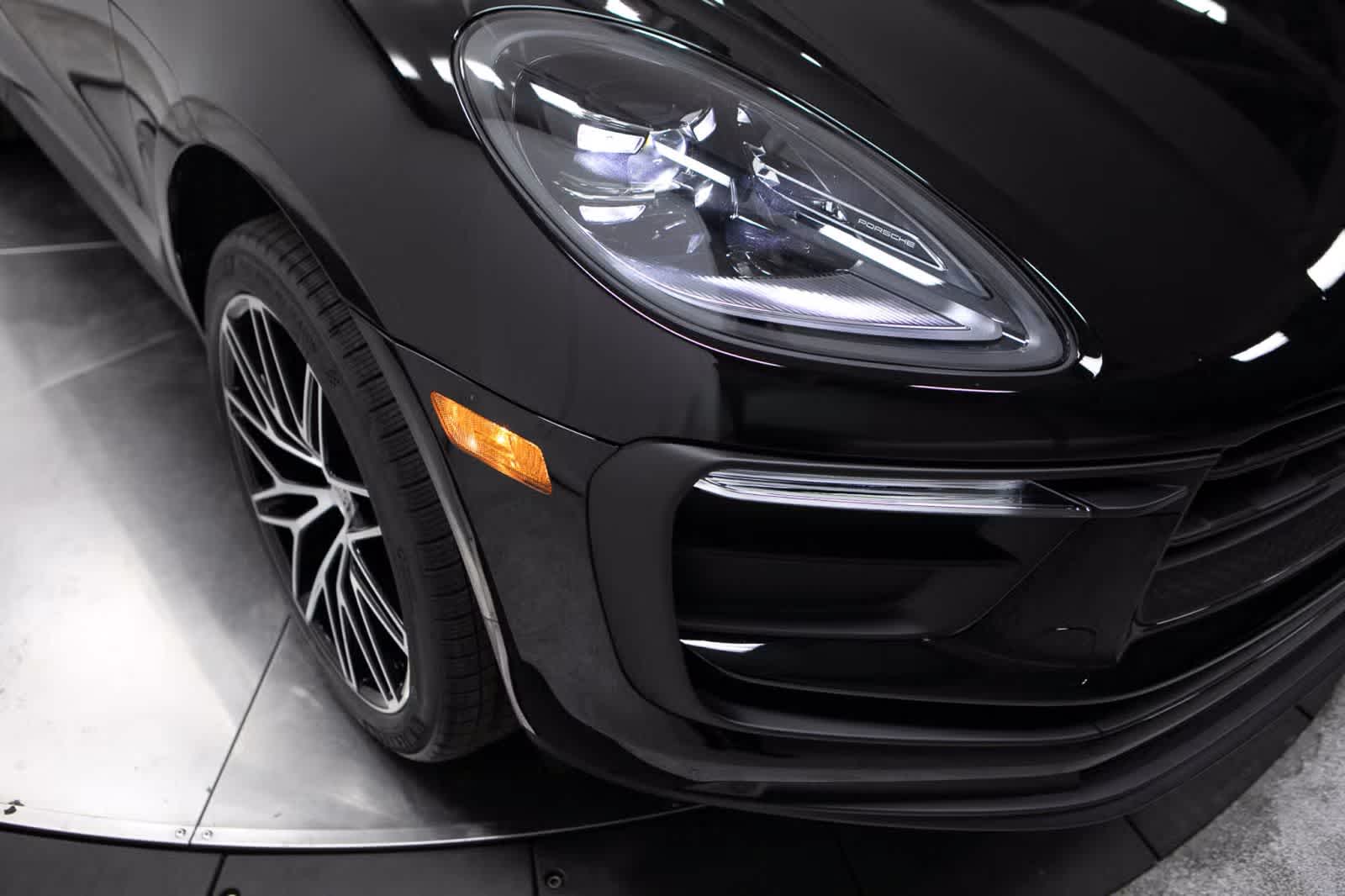 Thumbnail: 2026 Porsche Macan - 12