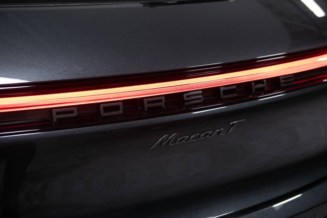 Thumbnail: 2026 Porsche Macan - 15