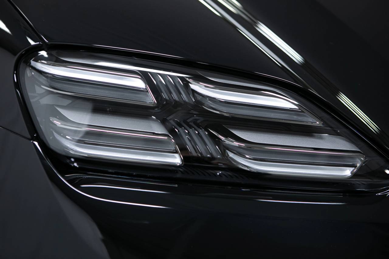 Thumbnail: 2026 Porsche Macan - 13