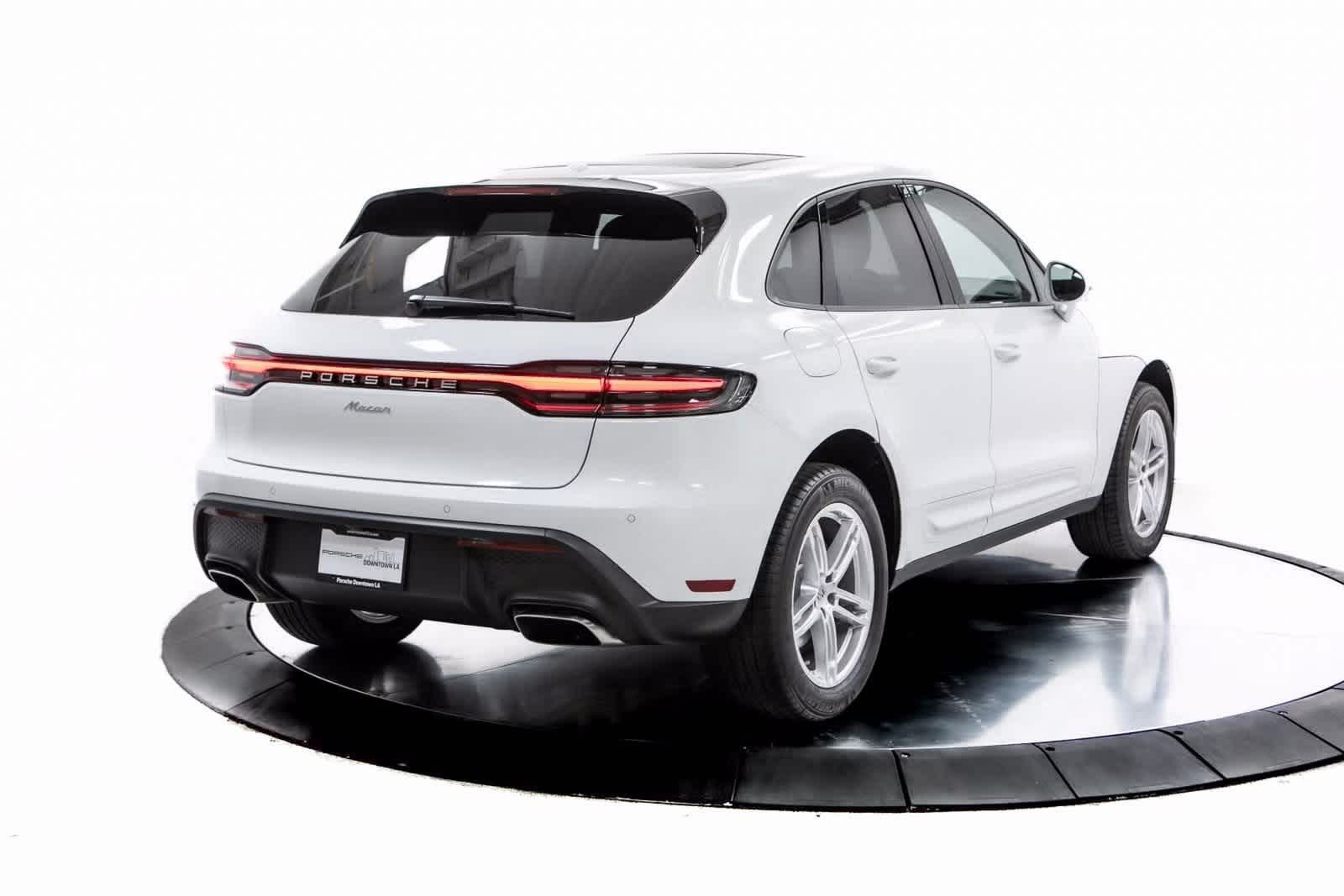 Thumbnail: 2025 Porsche Macan - 7