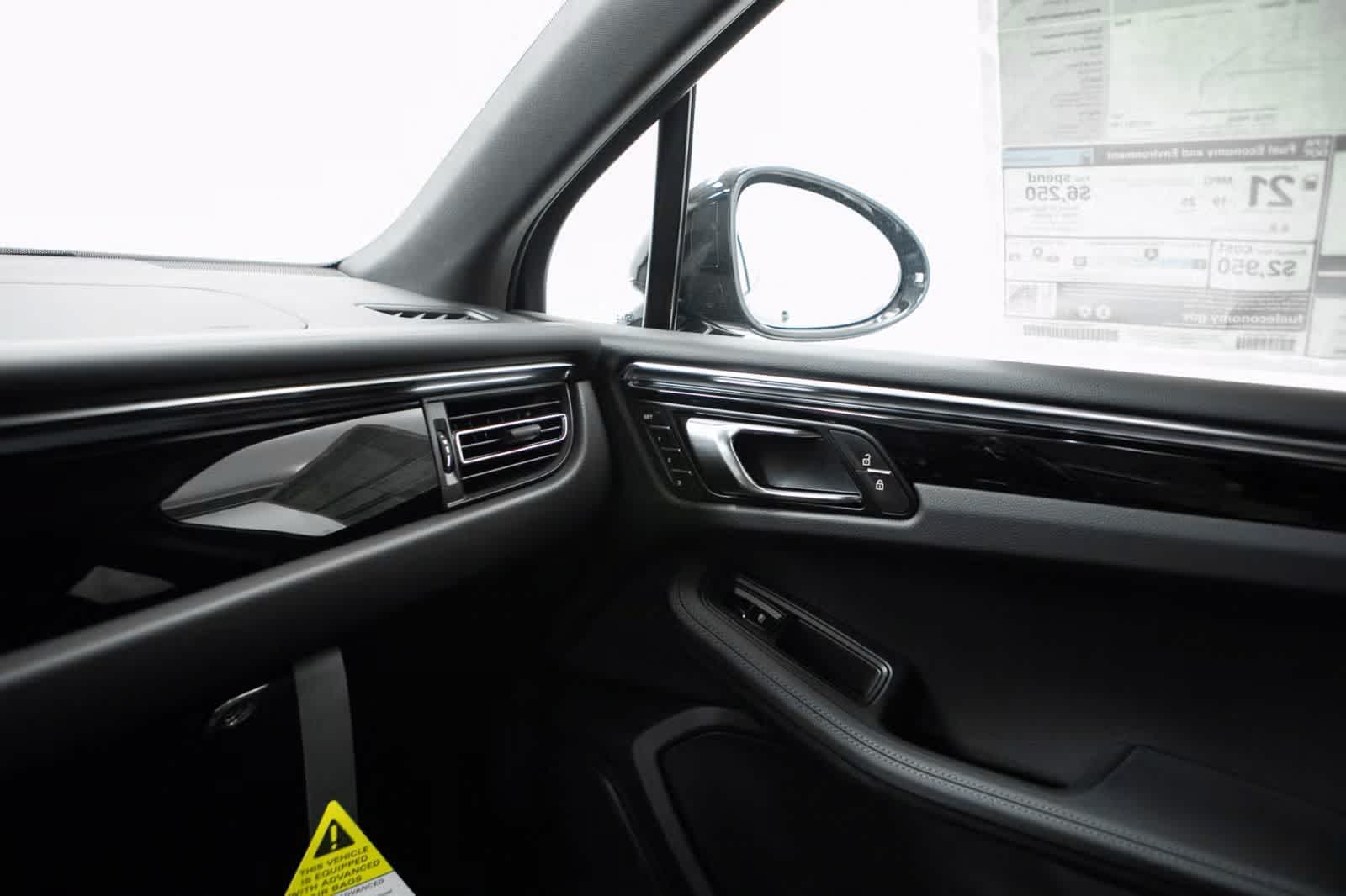 Thumbnail: 2026 Porsche Macan - 33