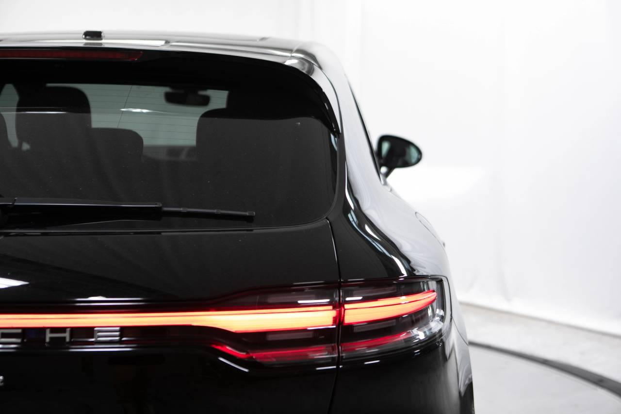 Thumbnail: 2026 Porsche Macan - 18