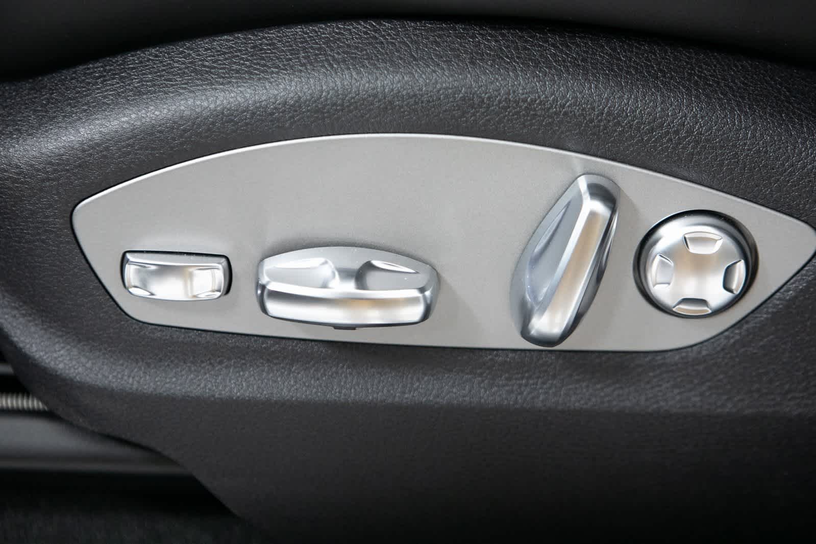 Thumbnail: 2025 Porsche Macan - 17