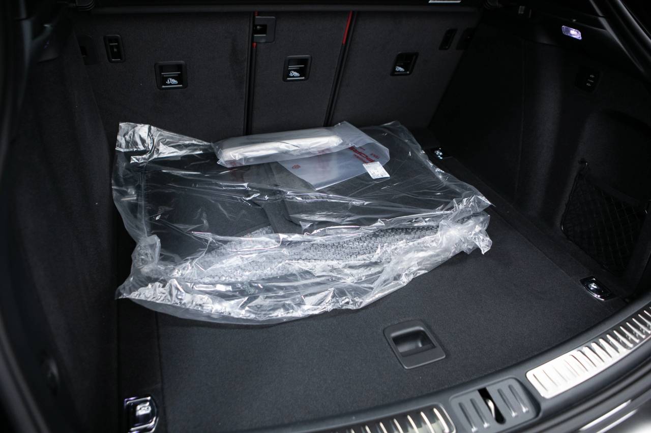 Thumbnail: 2026 Porsche Macan - 39