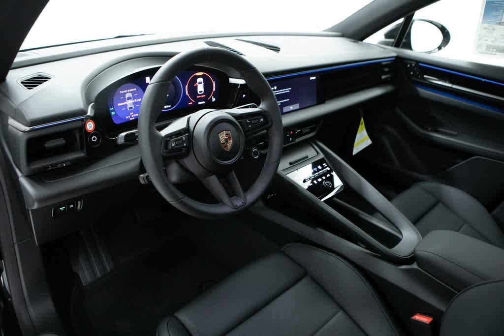 Thumbnail: 2025 Porsche Macan - 4