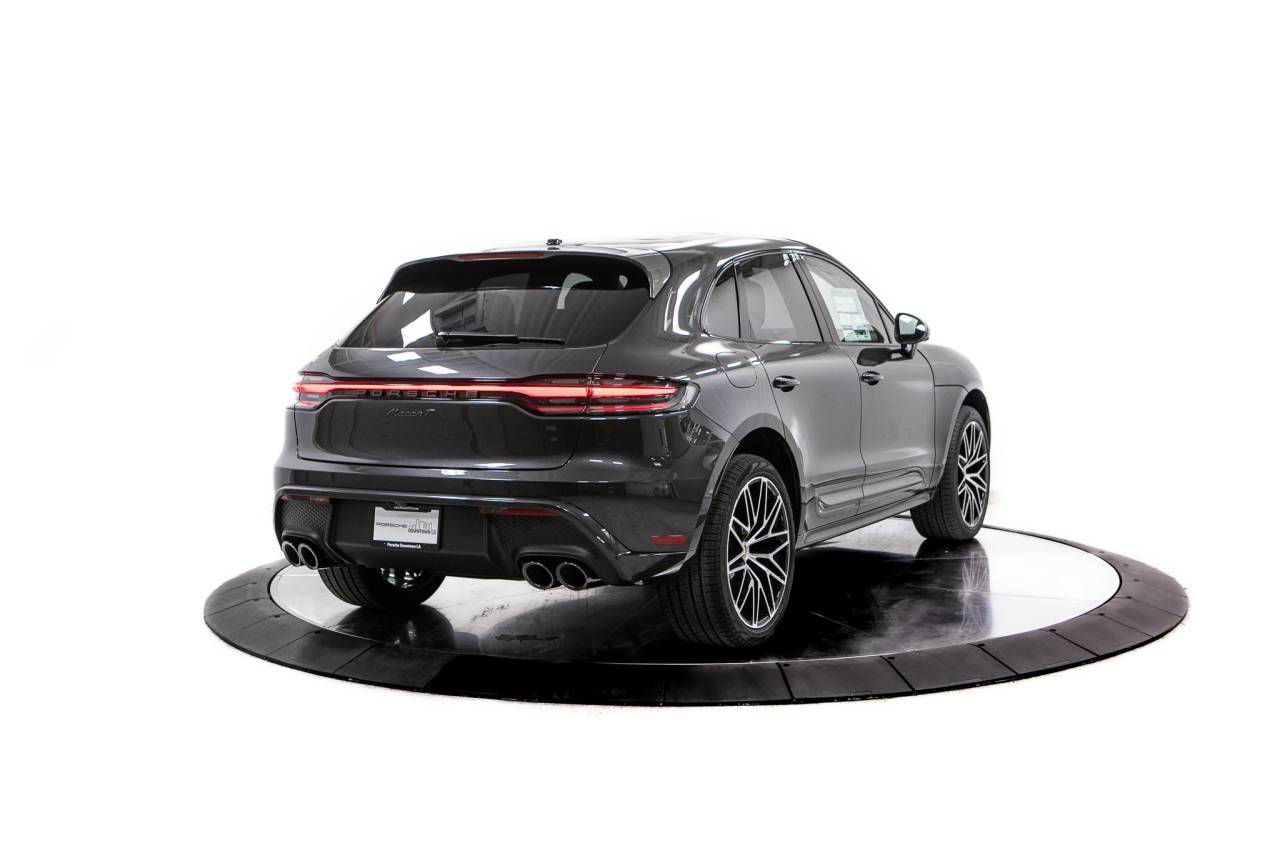 Thumbnail: 2026 Porsche Macan - 7
