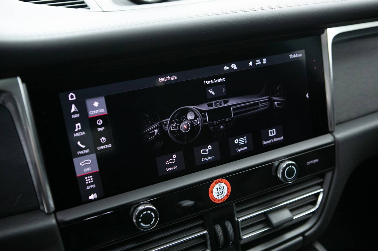 Thumbnail: 2026 Porsche Macan - 22