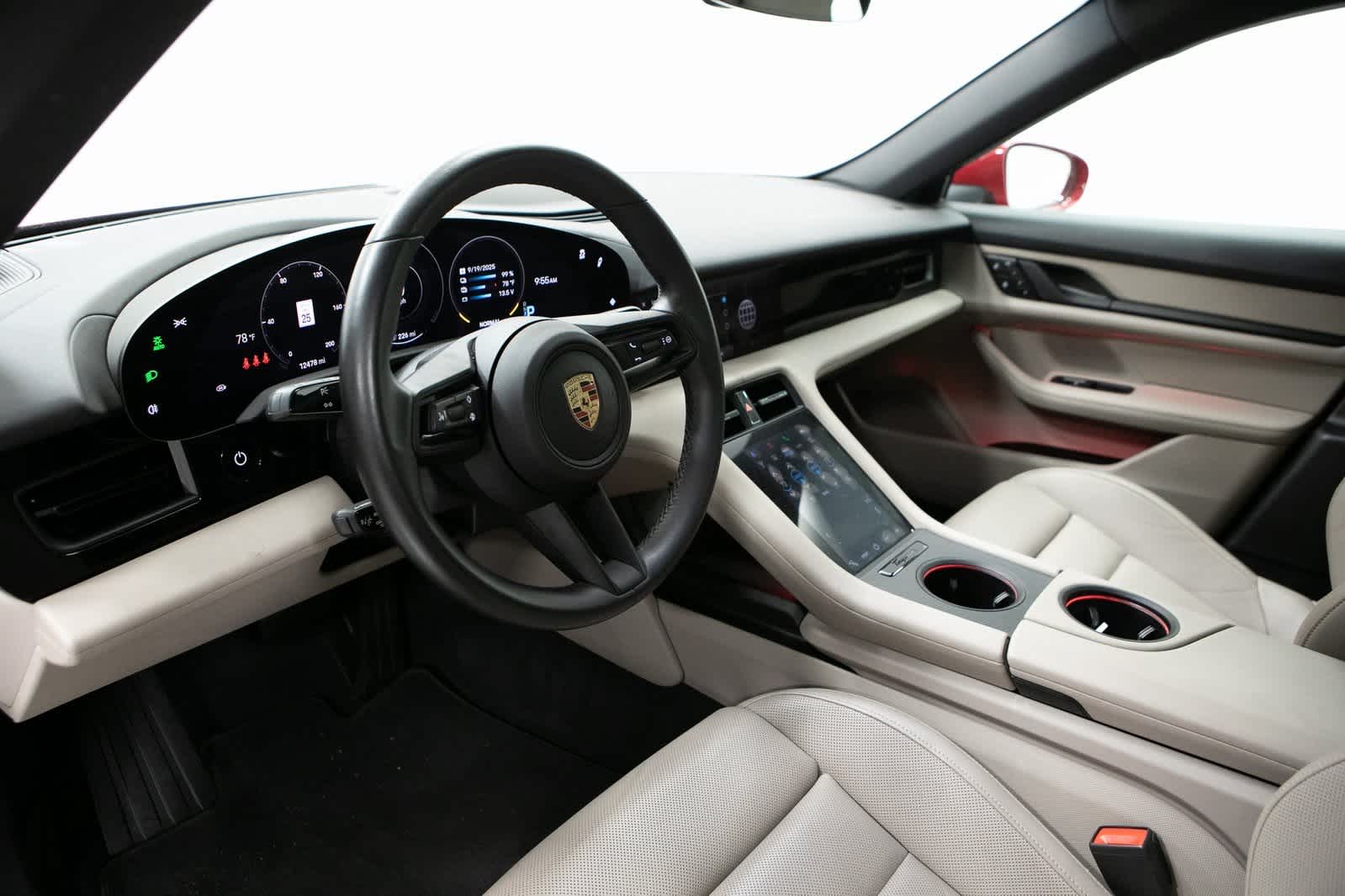 2024 Porsche Taycan Base photo 4
