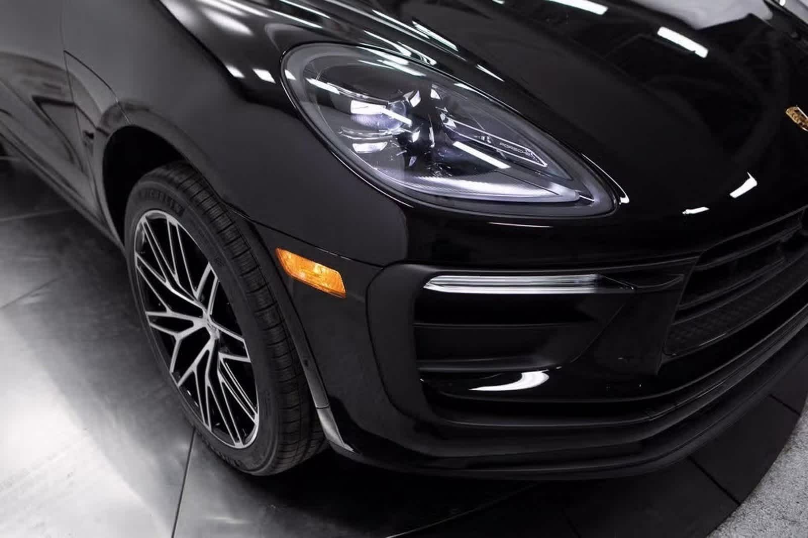 Thumbnail: 2025 Porsche Macan - 12