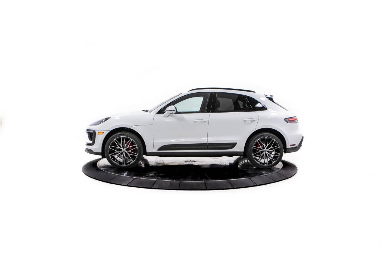 Thumbnail: 2026 Porsche Macan - 2
