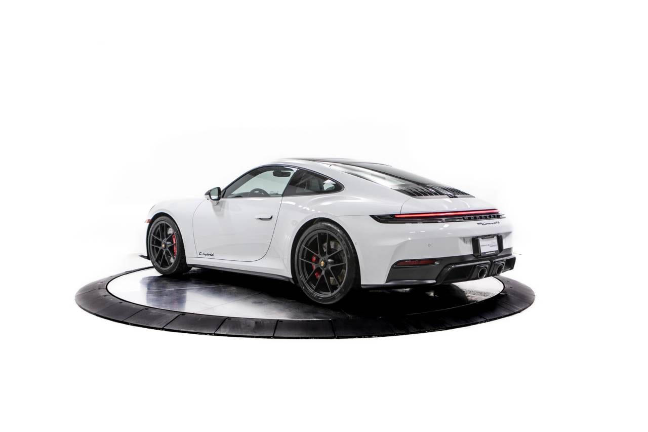 Thumbnail: 2026 Porsche 911 - 3