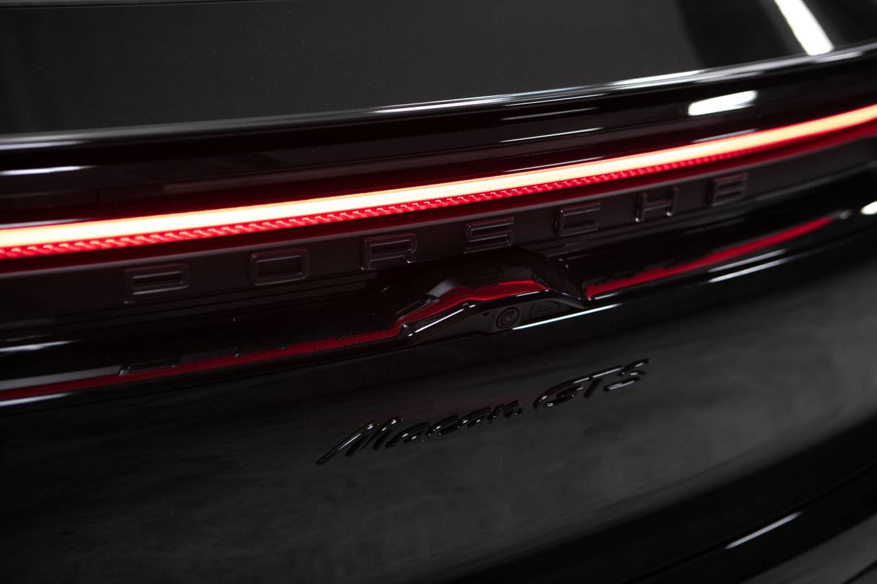 Thumbnail: 2026 Porsche Macan - 15