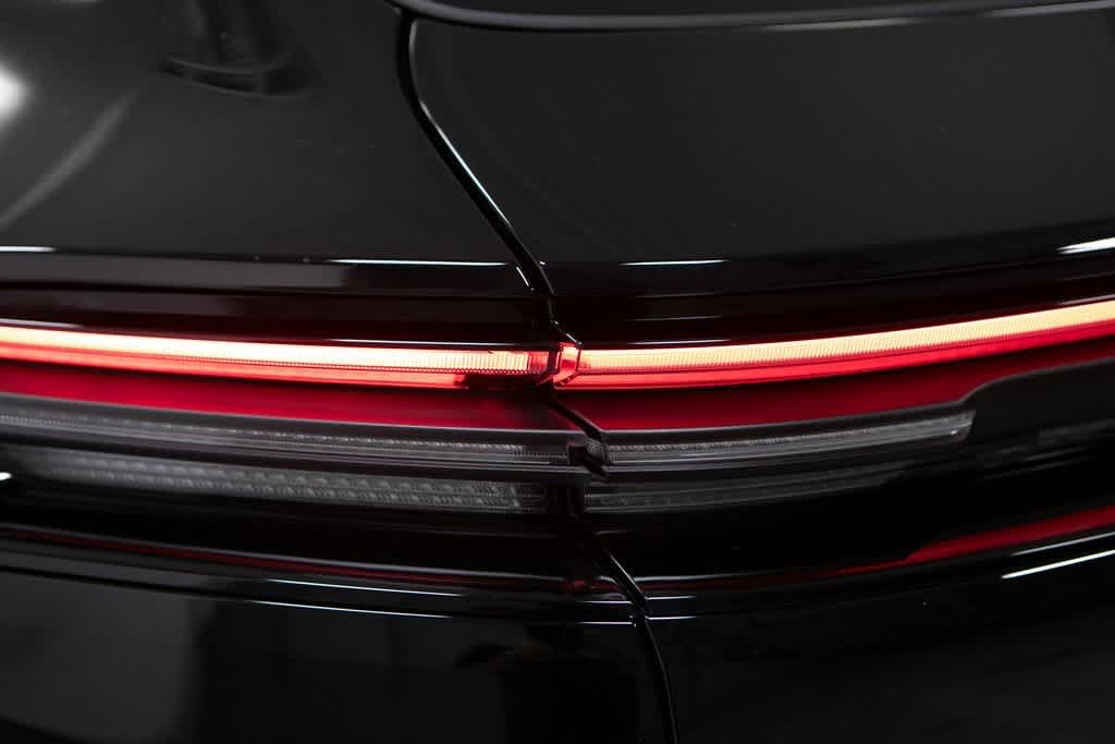 Thumbnail: 2025 Porsche Macan - 35