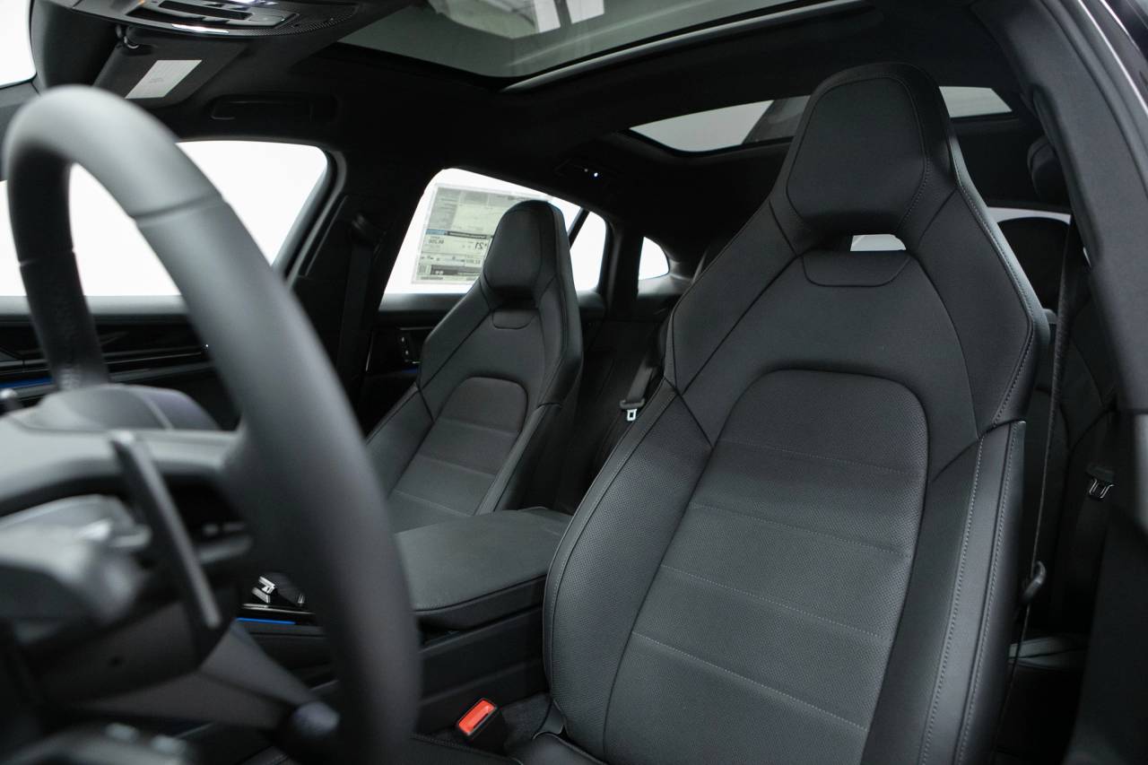 Thumbnail: 2026 Porsche Panamera - 5