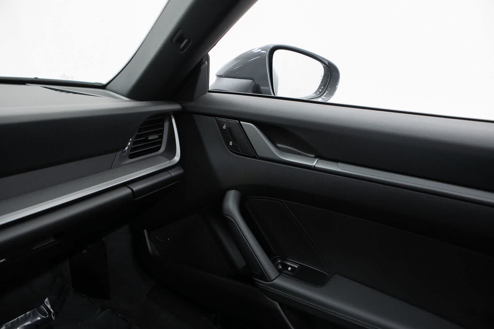 Thumbnail: 2025 Porsche 911 - 21