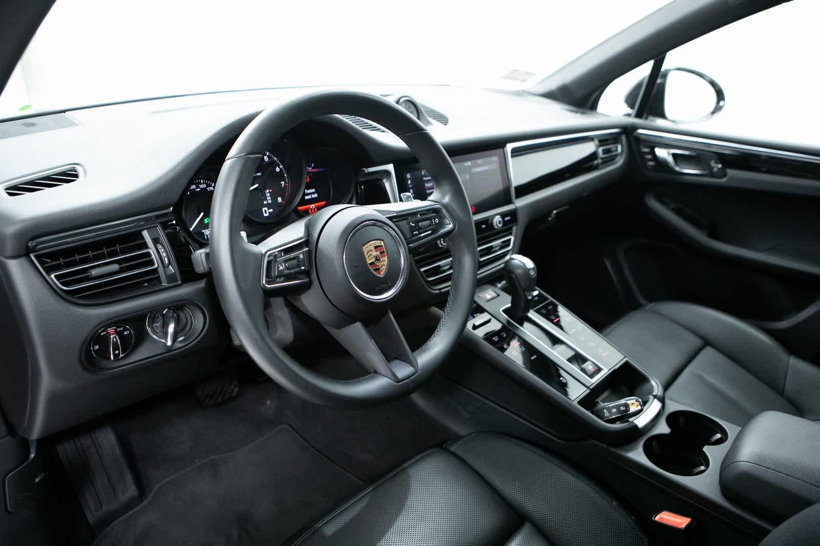 Thumbnail: 2025 Porsche Macan - 4