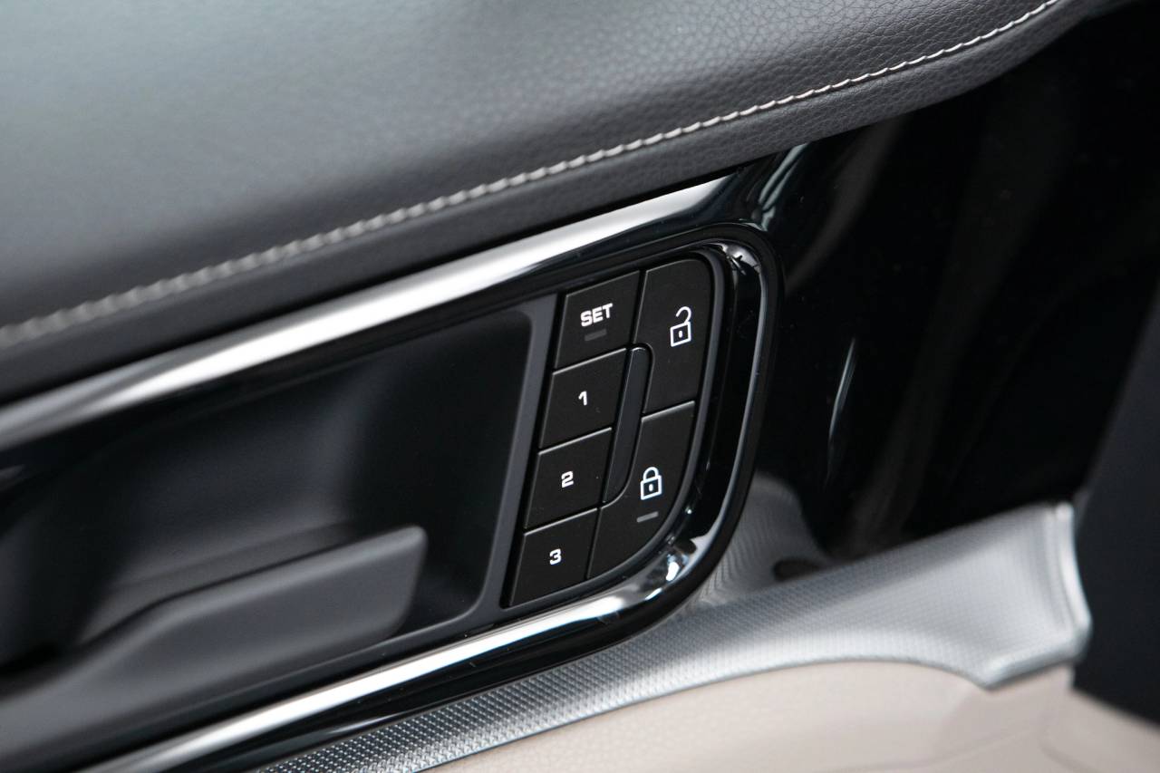 Thumbnail: 2026 Porsche Panamera - 26