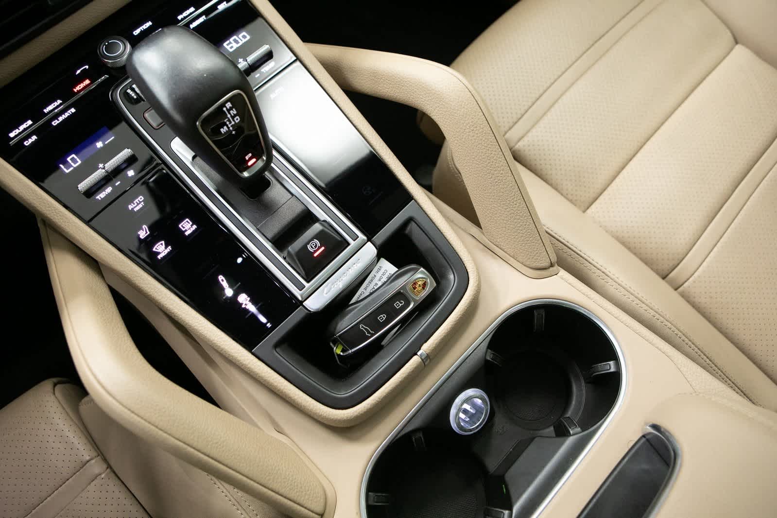 Thumbnail: 2022 Porsche Cayenne - 20