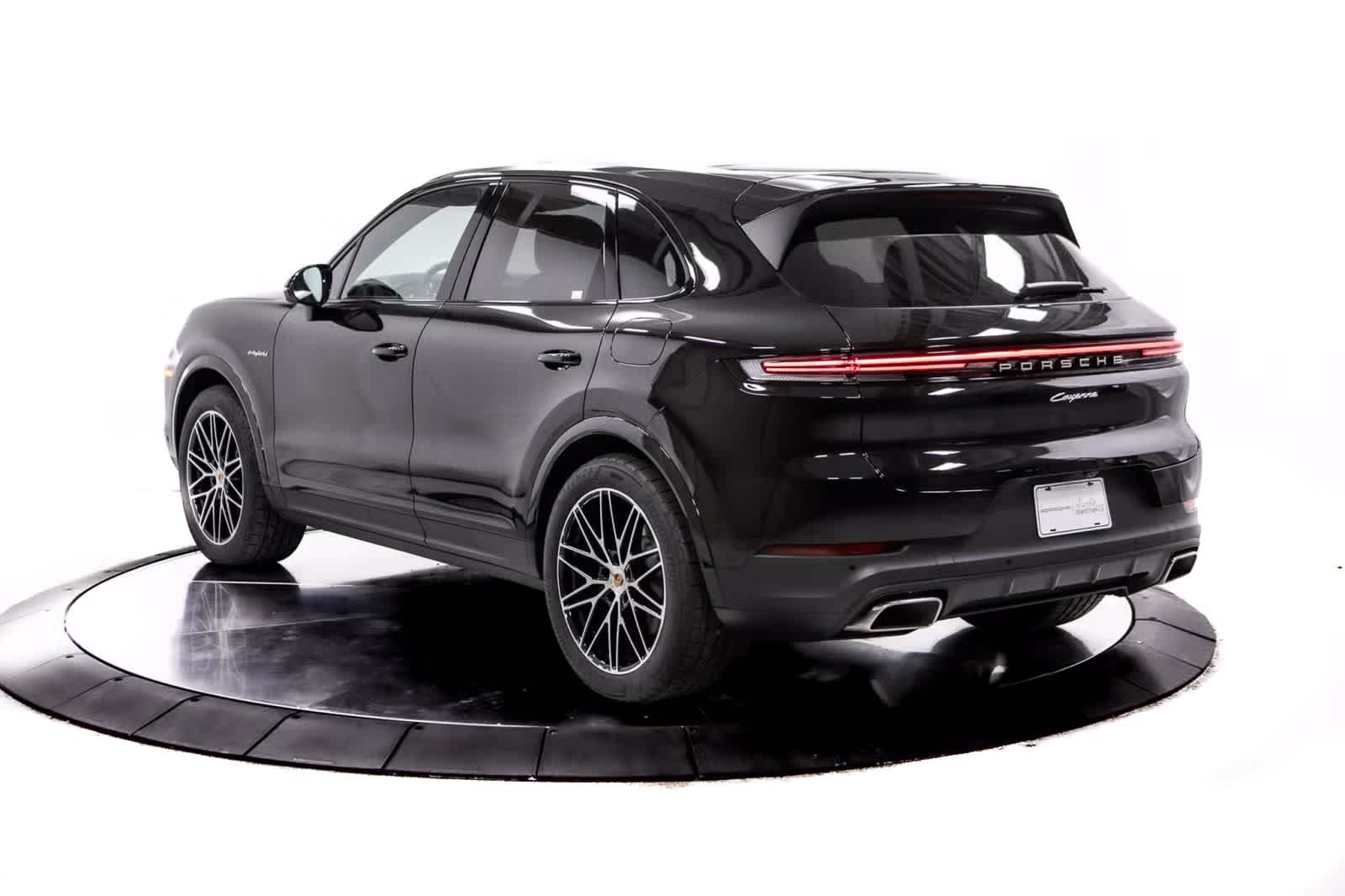 Thumbnail: 2025 Porsche Cayenne - 3
