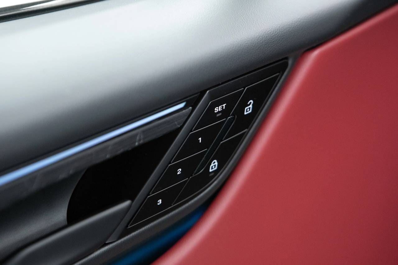 Thumbnail: 2026 Porsche Macan - 25