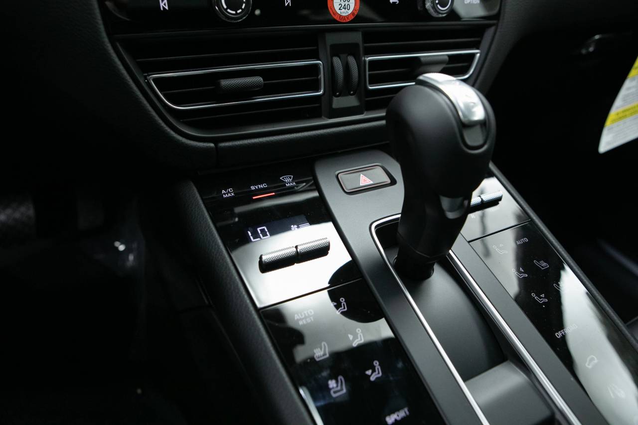 Thumbnail: 2026 Porsche Macan - 29