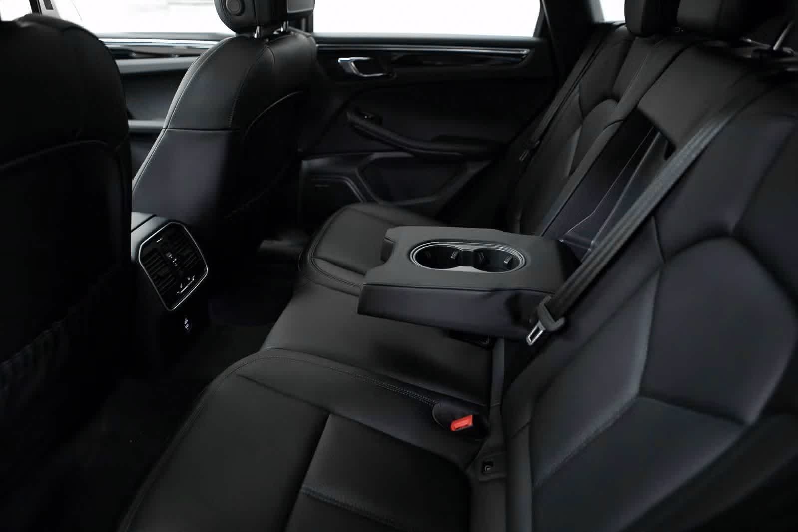 Thumbnail: 2026 Porsche Macan - 29