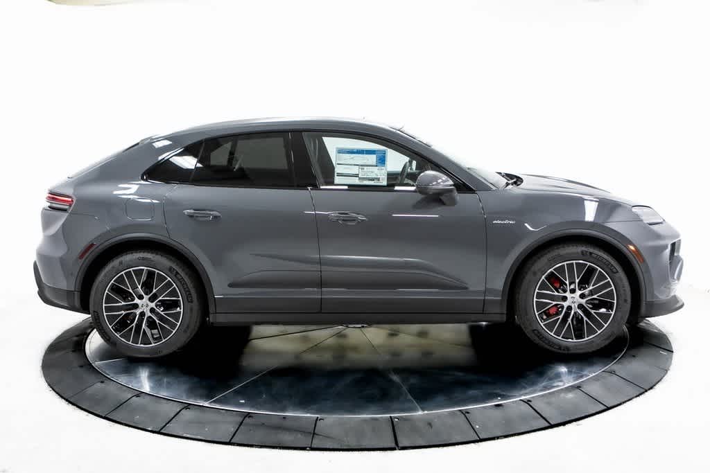 Thumbnail: 2025 Porsche Macan - 8