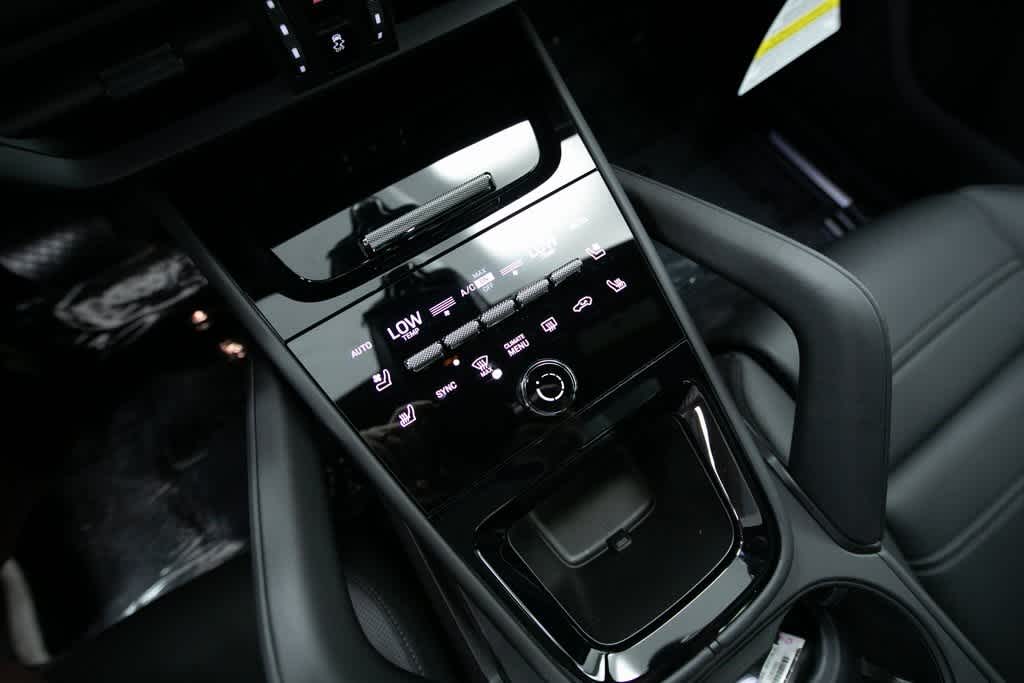 Thumbnail: 2025 Porsche Cayenne - 30