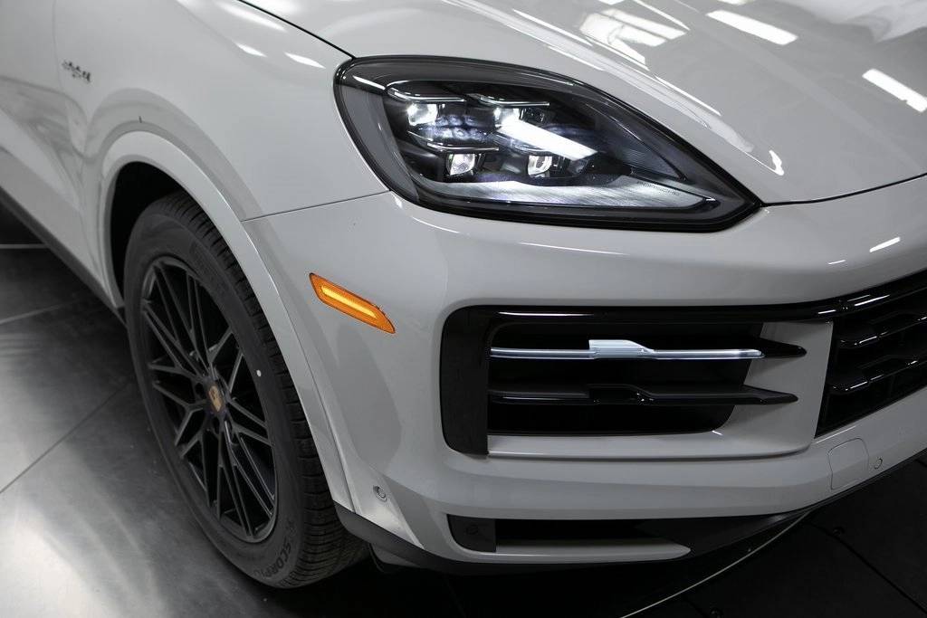 Thumbnail: 2025 Porsche  - 12