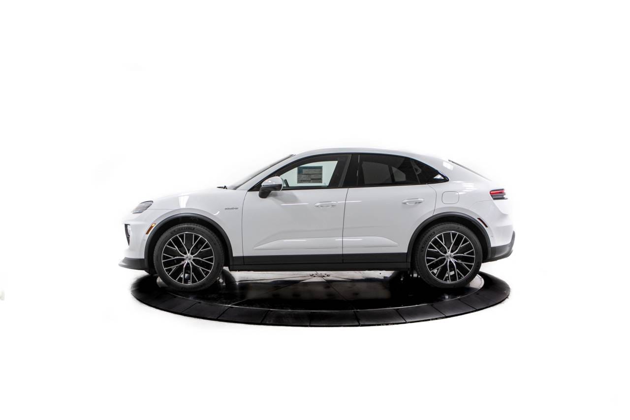 Thumbnail: 2026 Porsche Macan - 2