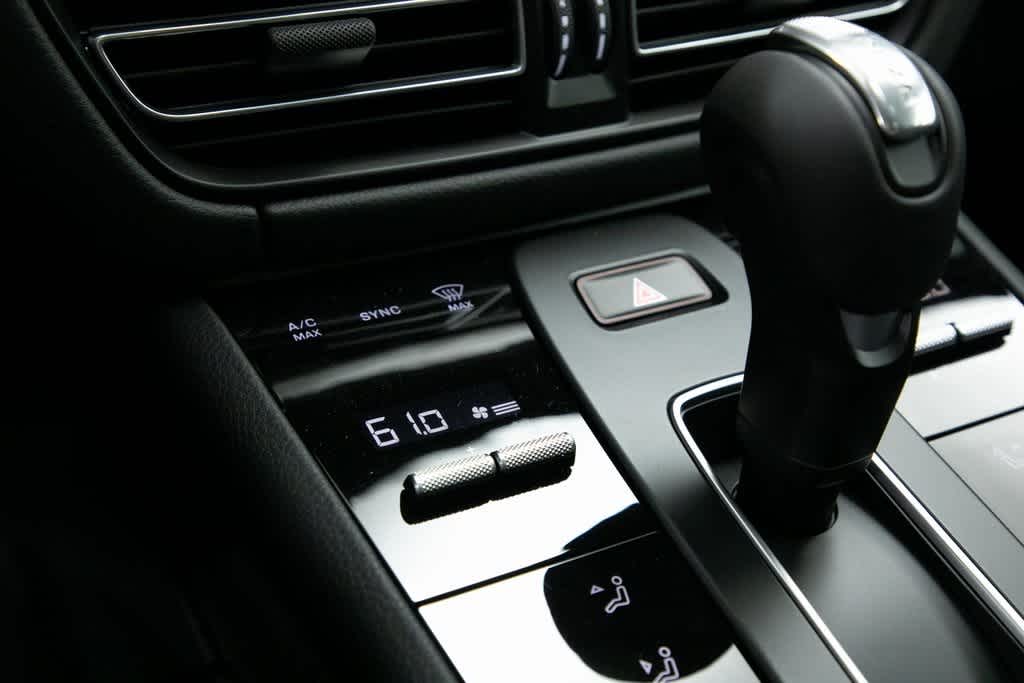 Thumbnail: 2025 Porsche Macan - 23