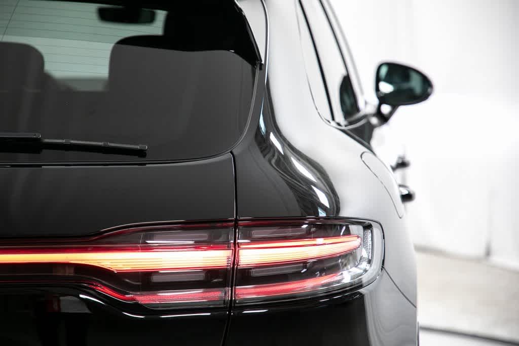Thumbnail: 2025 Porsche Macan - 38